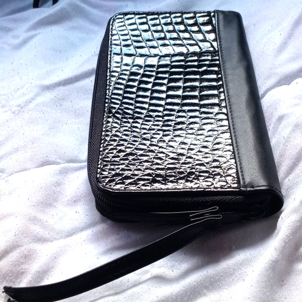 black clutch wallet